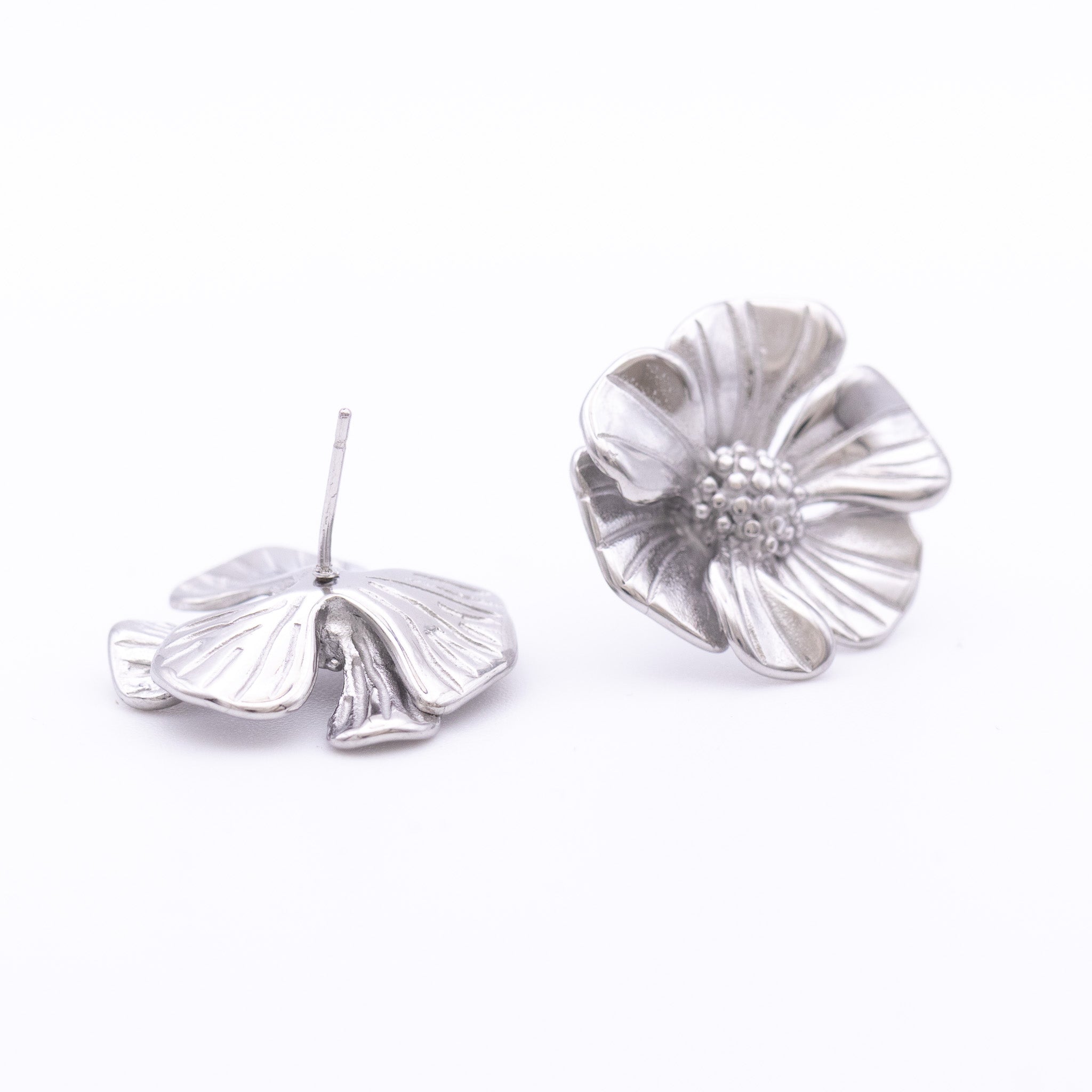 Boucles d’oreilles Bloum – fleurs sculptées dorées ou argentées - Mineky Paris