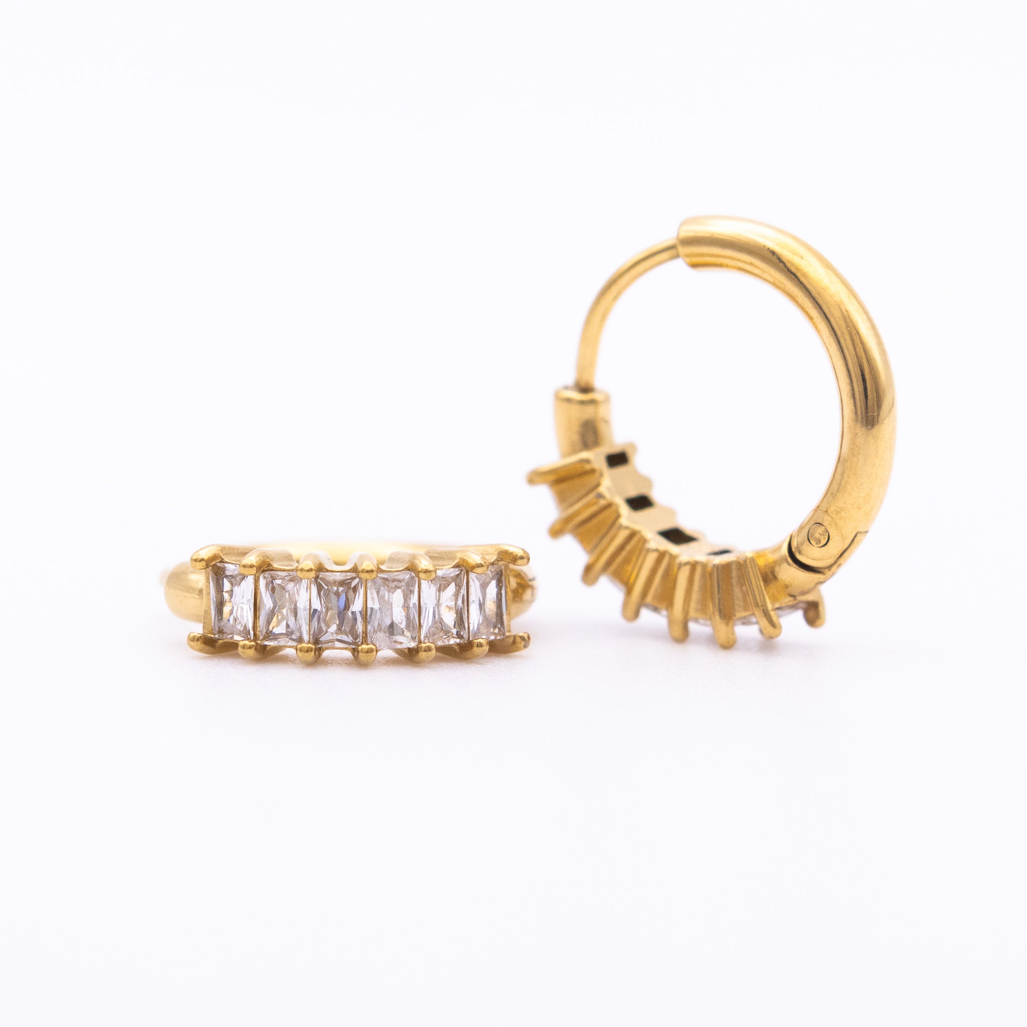 Boucles d’oreilles Alice – mini créoles pavées de baguettes - Mineky Paris