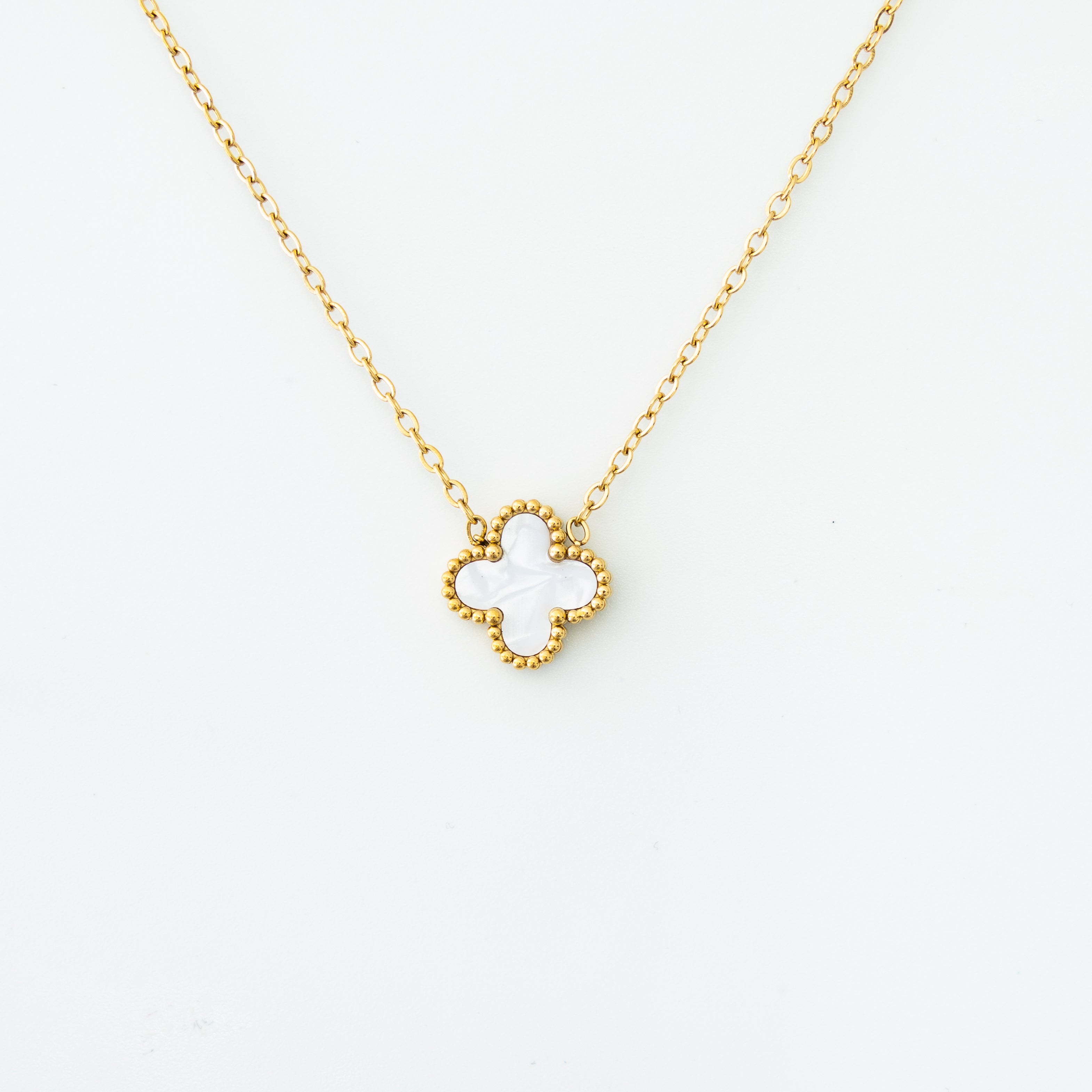 Collier Falone – Trèfle nacré sur chaîne dorée - Mineky Paris