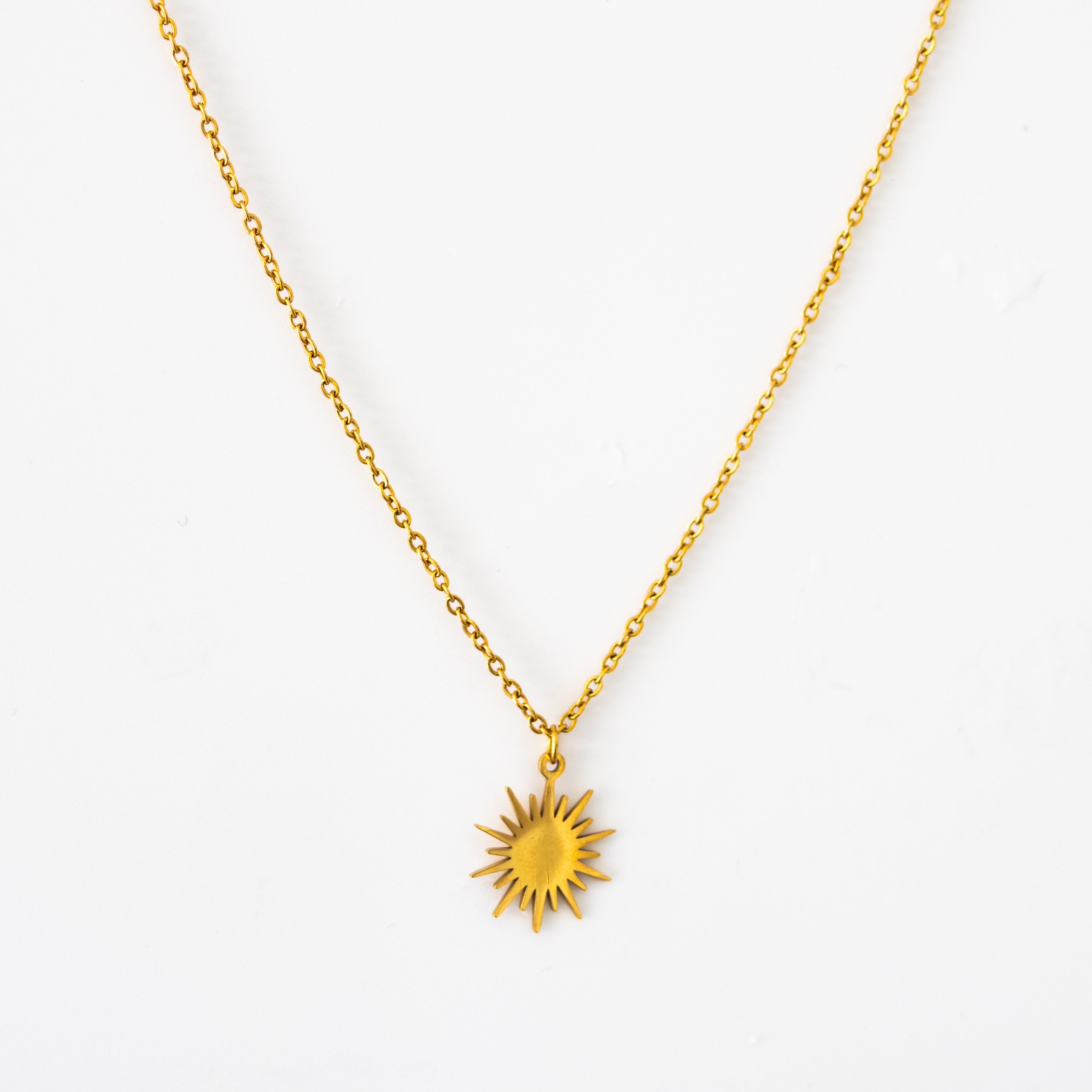 Collier Solena – Pendentif soleil doré - Mineky Paris