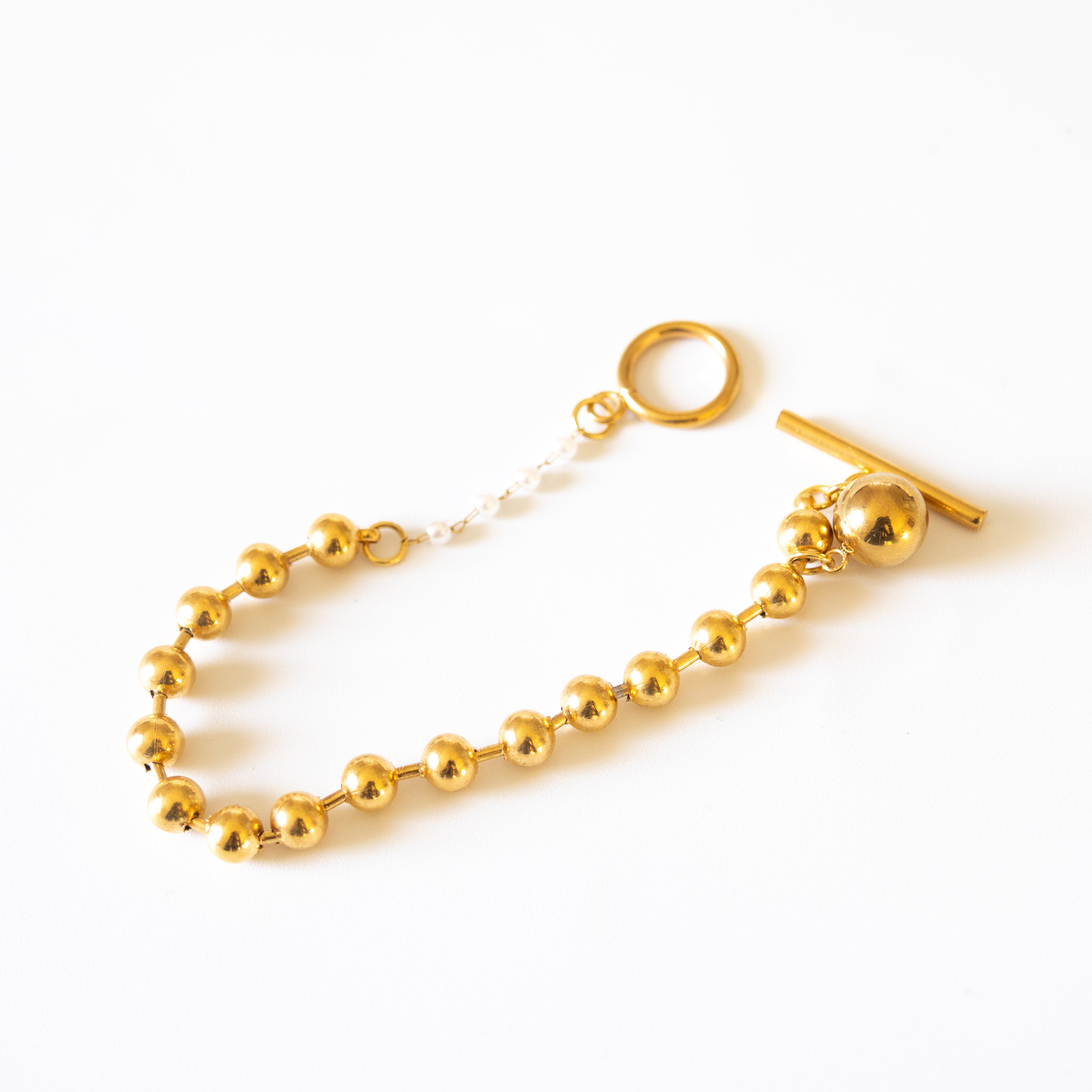 Bracelet Diamond – billes dorées & fermoir barre-T - Mineky Paris