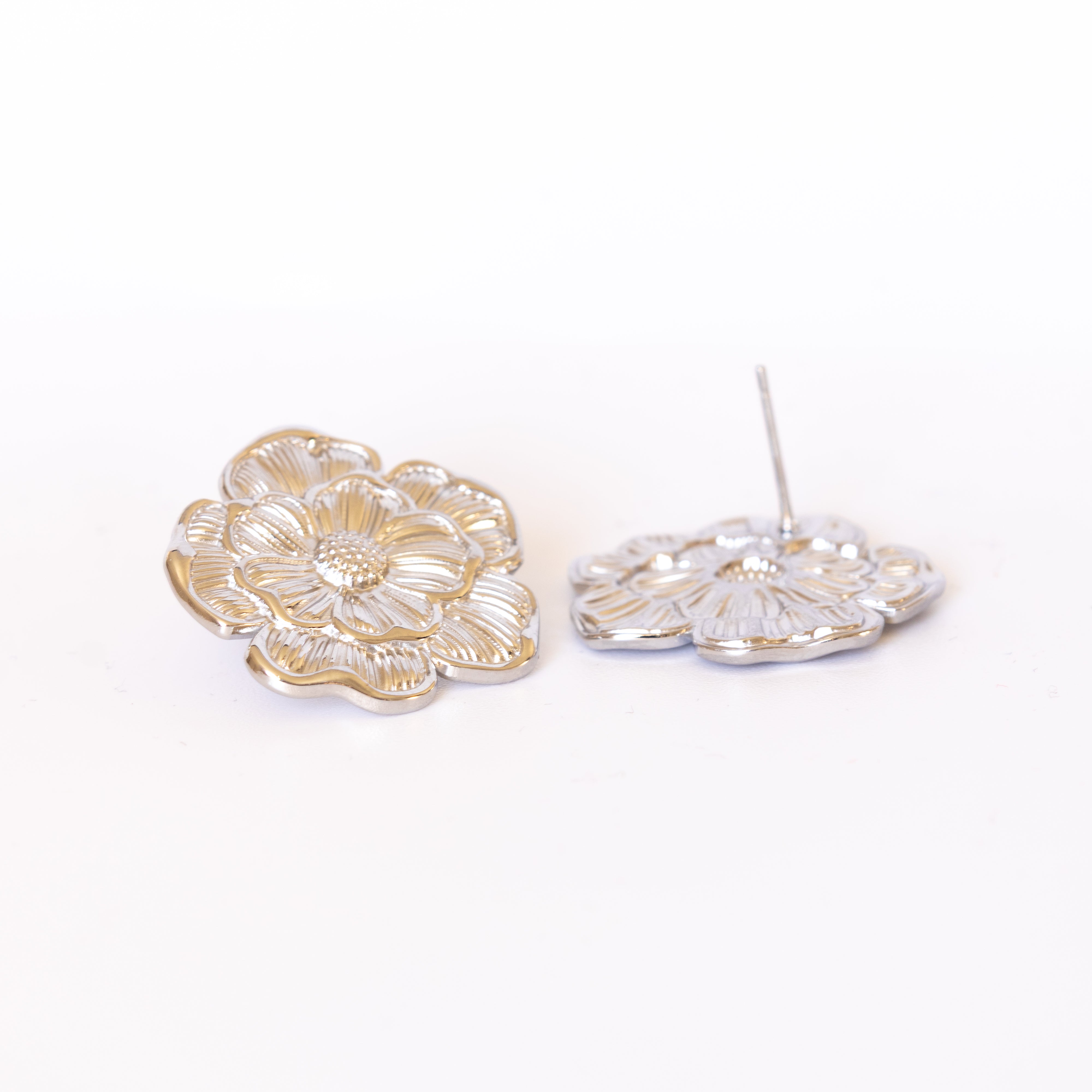 Boucles d’oreilles Flora – camélia argenté nervuré - Mineky Paris
