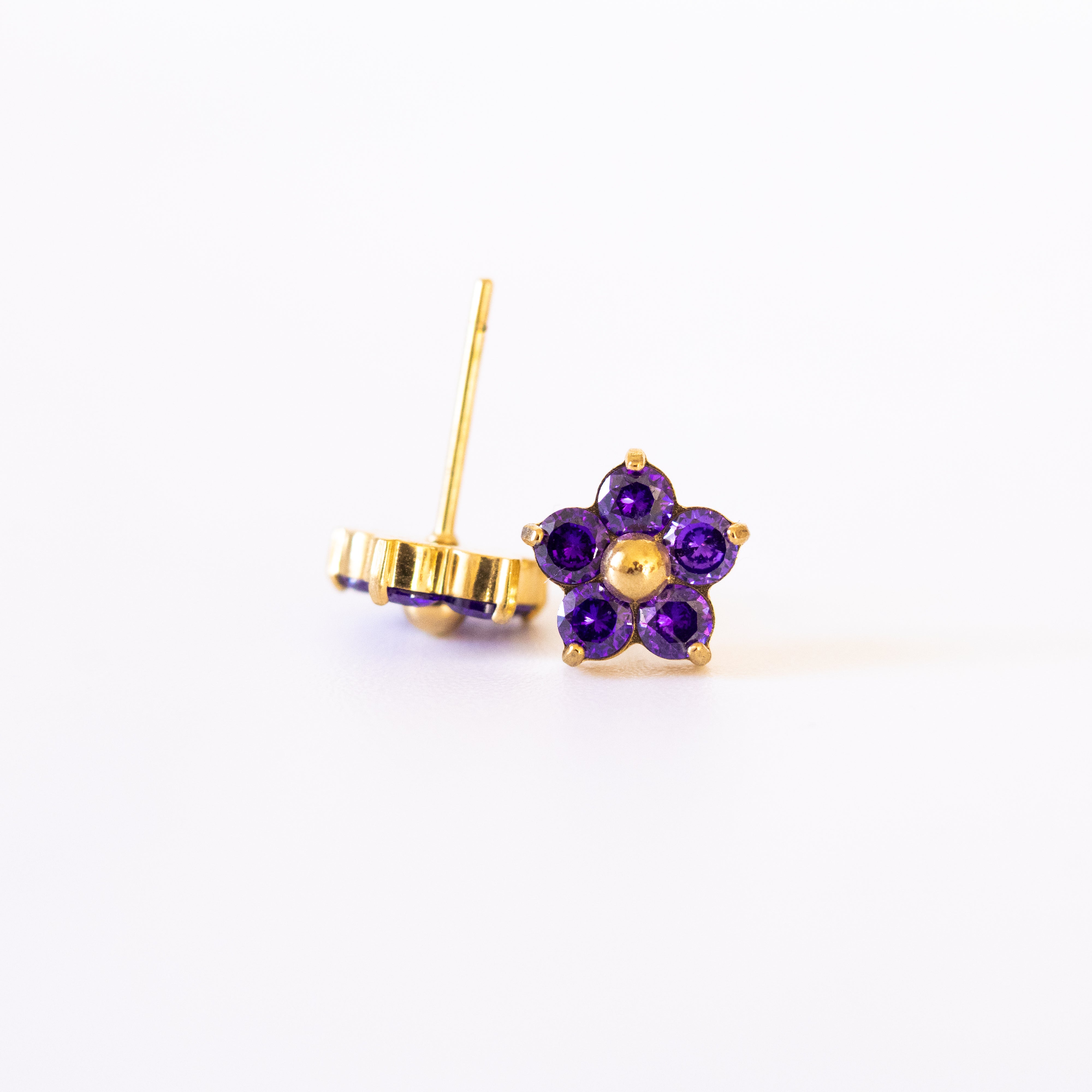 Boucles d’oreilles Orlia – mini fleurs pavées rose ou violet - Mineky Paris