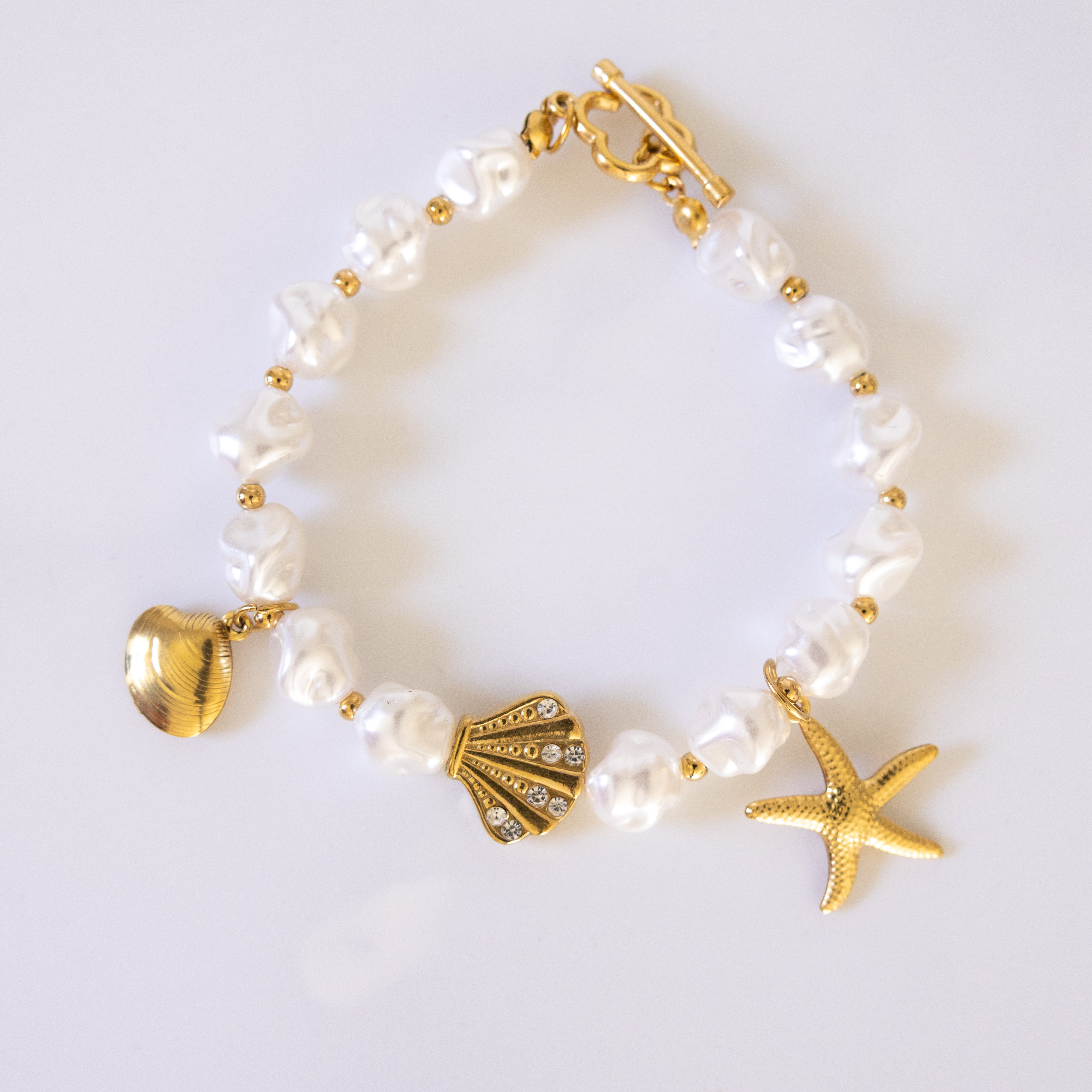 Bracelet Waysha – perles baroques & charms coquillage - Mineky Paris