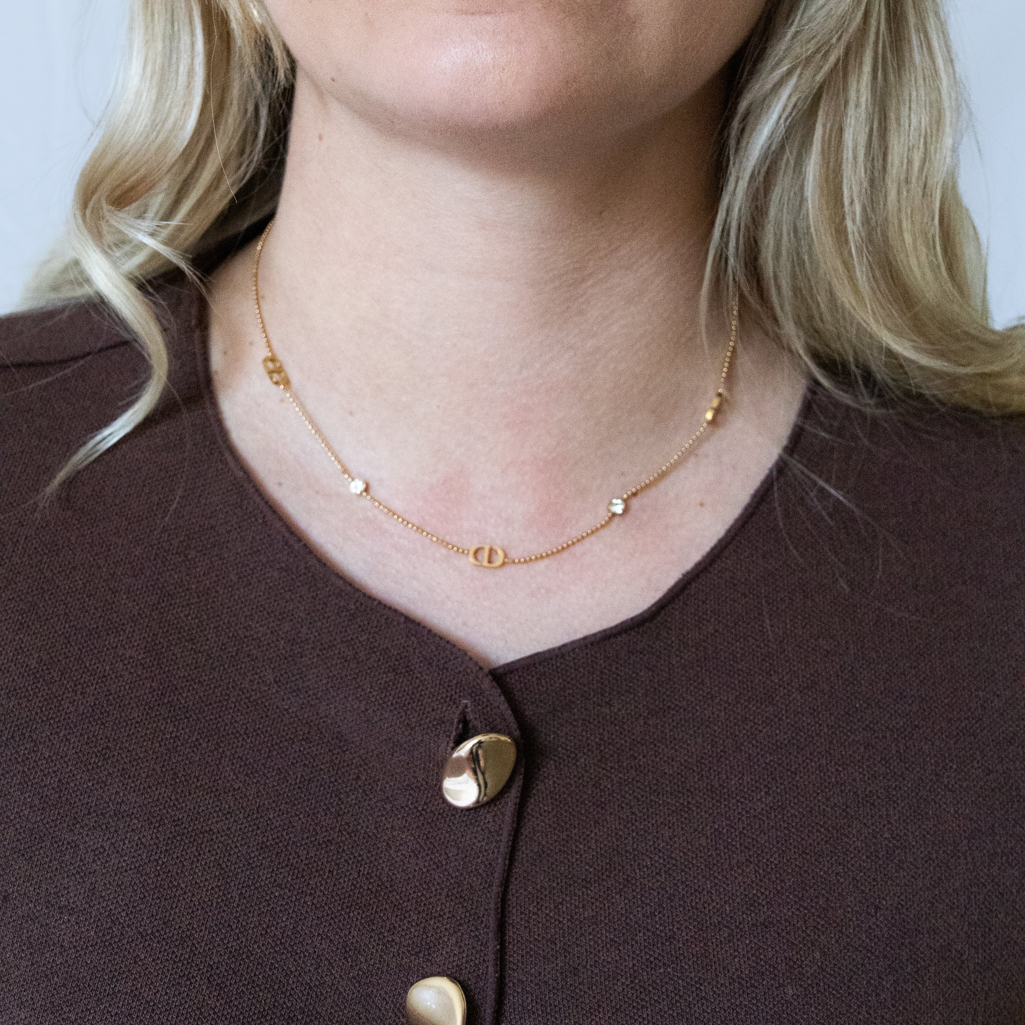 Collier Cécile – Chaîne perlée dorée, maillons graphiques & zircons - Mineky Paris