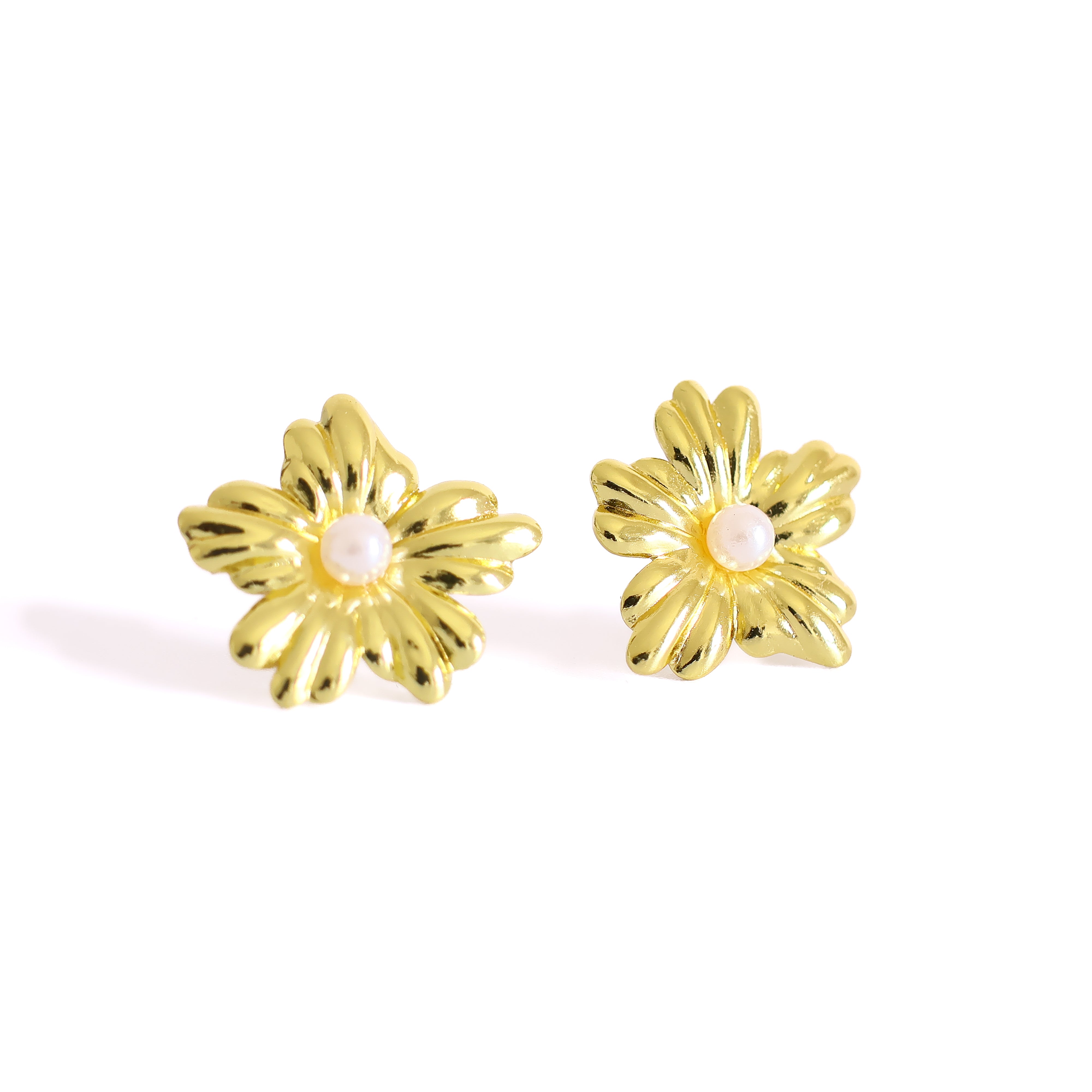 Boucles d’oreilles Marguerite – dorées cœur perlé - Mineky Paris