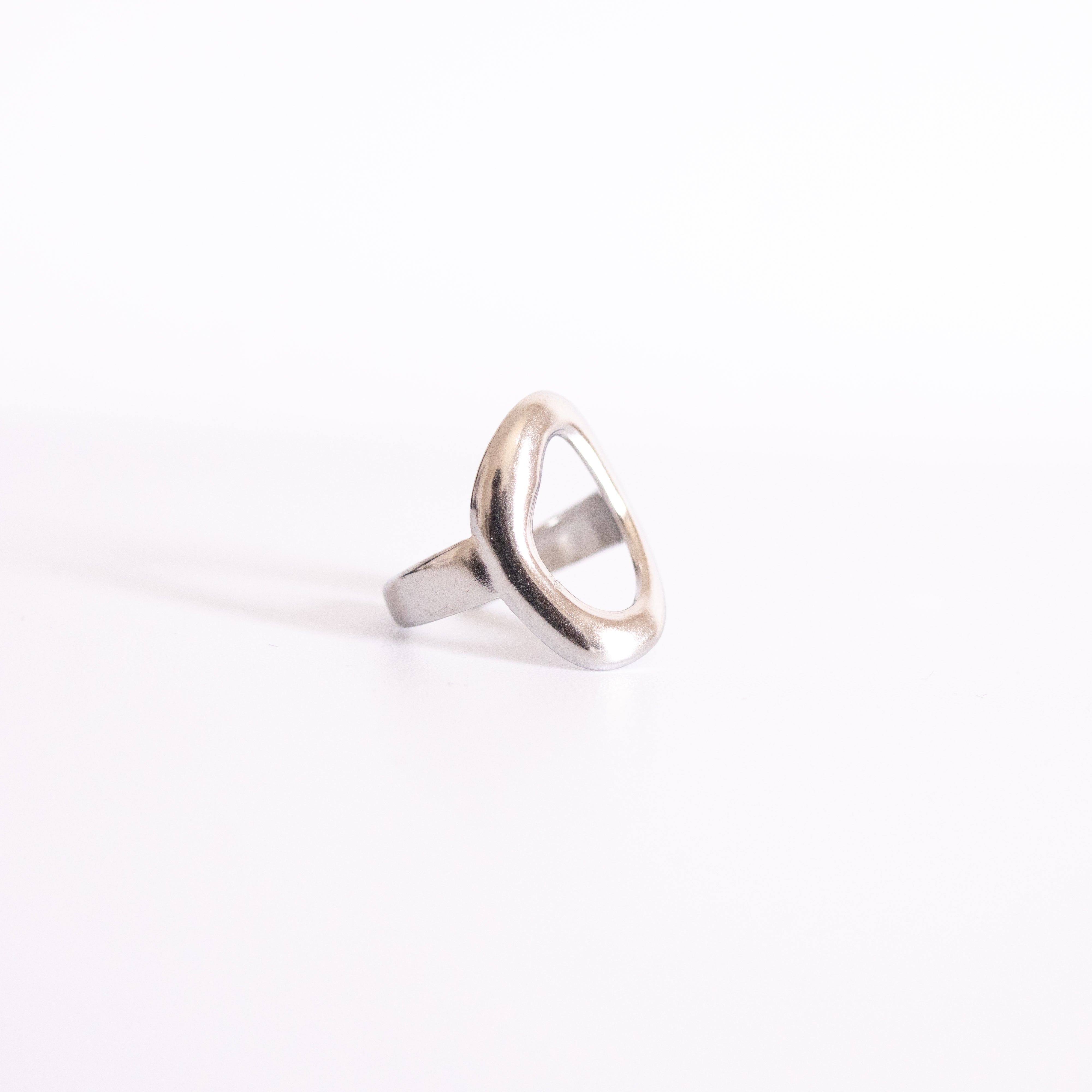 Bague Mia – anneau évidé argent satiné - Mineky Paris